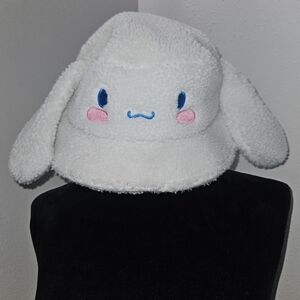 Cinnamon roll bucket hat